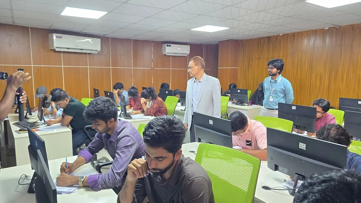 More Than 1 Lakh Candidates Appear in Selection Exam for Government's AI Training
